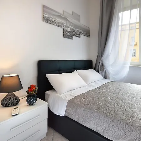 Sweet Cathedral Neapel